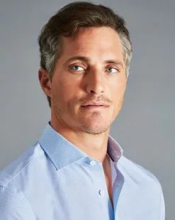 CHARLES TYRWHITT Semi-Spread Collar Non-Iron Sun Ray Print Shirt - Cornflower B -Charles Tyrwhitt Shop CSB0059CFW MODEL DETAIL