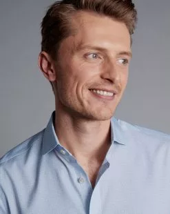 CHARLES TYRWHITT Semi-Spread Collar Non-Iron Decorative Print Shirt - Sky B -Charles Tyrwhitt Shop CSB0085SKY MODEL DETAIL