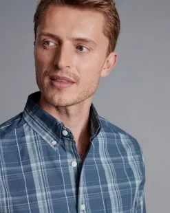 CHARLES TYRWHITT Button-Down Collar Non-Iron Stretch Poplin Slub Check Shirt - Steel B 14 CHARLES TYRWHITT Button-Down Collar Non-Iron Stretch Poplin Slub Check Shirt - Steel B -Charles Tyrwhitt Shop CSN0382STL MODEL DETAIL