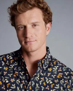 CHARLES TYRWHITT Button-Down Collar Non-Iron Stretch Poplin Multi Leaf Print Short Sleeve Shirt - Navy -Charles Tyrwhitt Shop CSN0393NAV MODEL DETAIL
