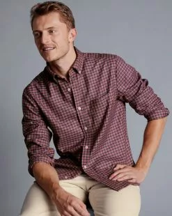 CHARLES TYRWHITT Button-Down Collar Non-Iron Twill Gingham Check Shirt - Maroon R -Charles Tyrwhitt Shop CSN0420MRN MODEL SEATED