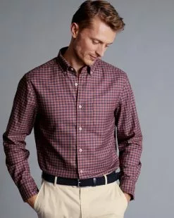 CHARLES TYRWHITT Button-Down Collar Non-Iron Twill Gingham Check Shirt - Maroon R -Charles Tyrwhitt Shop CSN0420MRN MODEL TUCKED