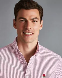 CHARLES TYRWHITT England Rugby Button-Down Collar Washed Oxford Stripe Shirt - Wine R 15 CHARLES TYRWHITT England Rugby Button-Down Collar Washed Oxford Stripe Shirt - Wine R -Charles Tyrwhitt Shop CSQ0032WNE MODEL DETAIL