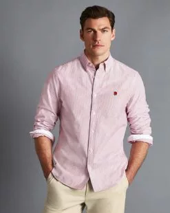 CHARLES TYRWHITT England Rugby Button-Down Collar Washed Oxford Stripe Shirt - Wine R 11 CHARLES TYRWHITT England Rugby Button-Down Collar Washed Oxford Stripe Shirt - Wine R -Charles Tyrwhitt Shop CSQ0032WNE MODEL UNTUCKED