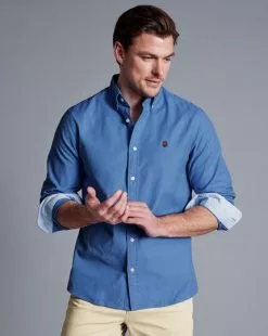 CHARLES TYRWHITT England Rugby Button-Down Collar Washed Oxford Shirt - Ocean B -Charles Tyrwhitt Shop CSQ0035OCE MODEL UNTUCKED
