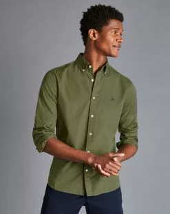 CHARLES TYRWHITT Button-Down Collar Washed Fine Twill Shirt - Olive Green 11 CHARLES TYRWHITT Button-Down Collar Washed Fine Twill Shirt - Olive Green -Charles Tyrwhitt Shop CSR2022OLV MODEL UNTUCKED