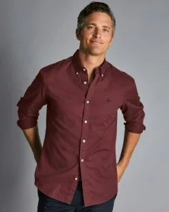 CHARLES TYRWHITT Button-Down Collar Washed Fine Twill Shirt - Wine R -Charles Tyrwhitt Shop CSR2022WNE MODEL UNTUCKED