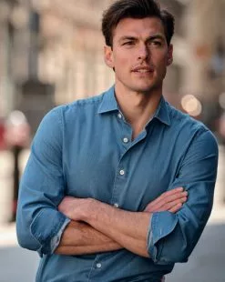 CHARLES TYRWHITT Spread Collar Denim Shirt - Ocean B -Charles Tyrwhitt Shop CSR2024OCE l