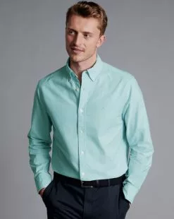 CHARLES TYRWHITT Button-Down Collar Washed Oxford Shirt - Aqua Green -Charles Tyrwhitt Shop CSR2036AQA MODEL TUCKED