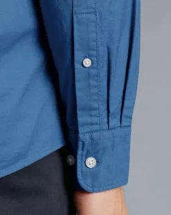 CHARLES TYRWHITT Button-Down Collar Washed Oxford Shirt - Ocean B 15 CHARLES TYRWHITT Button-Down Collar Washed Oxford Shirt - Ocean B -Charles Tyrwhitt Shop CSR2036OCE MODEL CUFF