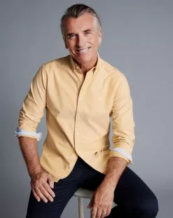 CHARLES TYRWHITT Button-Down Collar Washed Oxford Shirt - Yellow -Charles Tyrwhitt Shop CSR2036YLW MODEL UNTUCKED