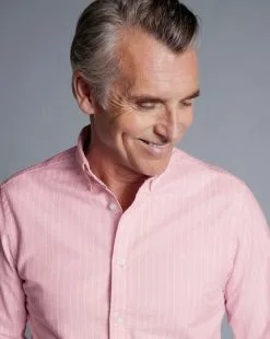CHARLES TYRWHITT Button-Down Collar Washed Oxford Butchers Stripe Shirt - Pink 14 CHARLES TYRWHITT Button-Down Collar Washed Oxford Butchers Stripe Shirt - Pink -Charles Tyrwhitt Shop CSR2037PNK MODEL DETAIL