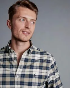 CHARLES TYRWHITT Button-Down Collar Washed Oxford Check Shirt - Grey 14 CHARLES TYRWHITT Button-Down Collar Washed Oxford Check Shirt - Grey -Charles Tyrwhitt Shop CSR2038GRY MODEL DETAIL