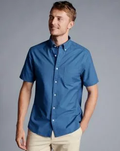 CHARLES TYRWHITT Button-Down Collar Washed Oxford Short Sleeve Shirt - Ocean B 8 CHARLES TYRWHITT Button-Down Collar Washed Oxford Short Sleeve Shirt - Ocean B -Charles Tyrwhitt Shop CSR2044OCE MODEL UNTUCKED