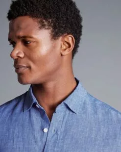 CHARLES TYRWHITT Pure Linen Short Sleeve Shirt - Cobalt B -Charles Tyrwhitt Shop CSR2056COB MODEL DETAIL