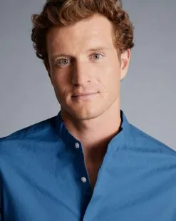 CHARLES TYRWHITT Collarless Washed Oxford Shirt - Ocean B -Charles Tyrwhitt Shop CSR2064OCE MODEL DETAIL