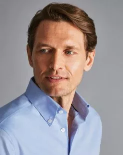 CHARLES TYRWHITT Button-Down Collar Non-Iron Shirt - Sky B -Charles Tyrwhitt Shop FOB0188SKY MODEL DETAIL