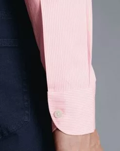 CHARLES TYRWHITT Button-Down Collar Non-Iron Oxford Stripe Shirt - Pink -Charles Tyrwhitt Shop FOB0636PNK MODEL CUFF