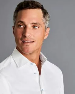 CHARLES TYRWHITT Semi-Spread Collar Twill Shirt With Printed Trim - Wh -Charles Tyrwhitt Shop FOB0640WHT MODEL DETAIL