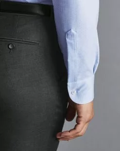 CHARLES TYRWHITT Semi-Spread Collar Non-Iron Stretch Texture Shirt - Sky B 12 CHARLES TYRWHITT Semi-Spread Collar Non-Iron Stretch Texture Shirt - Sky B -Charles Tyrwhitt Shop FOB0687SKY MODEL CUFF