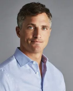 CHARLES TYRWHITT Semi-Spread Collar Non-Iron Stretch Texture Shirt - Sky B 10 CHARLES TYRWHITT Semi-Spread Collar Non-Iron Stretch Texture Shirt - Sky B -Charles Tyrwhitt Shop FOB0687SKY MODEL DETAIL