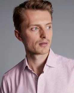 CHARLES TYRWHITT Semi-Spread Collar Non-Iron Stretch Texture Shirt - Dark Pink -Charles Tyrwhitt Shop FOB0697DPK MODEL DETAIL