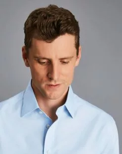 CHARLES TYRWHITT Non-Iron Poplin Shirt - Sky B -Charles Tyrwhitt Shop FON0216SKY MODEL DETAIL