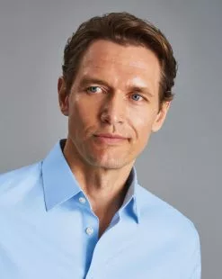 CHARLES TYRWHITT Non-Iron Twill Shirt - Sky B -Charles Tyrwhitt Shop FON0409SKY MODEL DETAIL