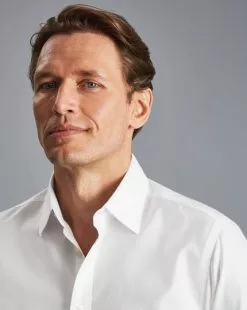 CHARLES TYRWHITT Non-Iron Twill Shirt - Wh -Charles Tyrwhitt Shop FON0409WHT MODEL DETAIL