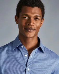 CHARLES TYRWHITT Non-Iron Puppytooth Shirt - Royal B -Charles Tyrwhitt Shop FON0410RYL MODEL DETAIL