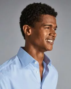 CHARLES TYRWHITT Non-Iron Puppytooth Shirt - Sky B -Charles Tyrwhitt Shop FON0410SKY MODEL DETAIL