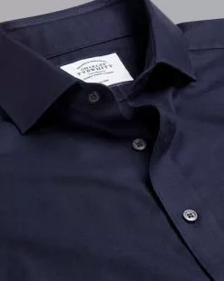 CHARLES TYRWHITT Spread Collar Non-Iron Twill Shirt - Navy 17 CHARLES TYRWHITT Spread Collar Non-Iron Twill Shirt - Navy -Charles Tyrwhitt Shop FON0540NAV COLLAR DETAIL 1