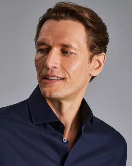 CHARLES TYRWHITT Spread Collar Non-Iron Twill Shirt - Navy 5 CHARLES TYRWHITT Spread Collar Non-Iron Twill Shirt - Navy - Image 3