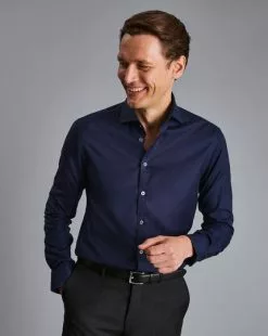 CHARLES TYRWHITT Spread Collar Non-Iron Twill Shirt - Navy 11 CHARLES TYRWHITT Spread Collar Non-Iron Twill Shirt - Navy -Charles Tyrwhitt Shop FON0540NAV MODEL FULL