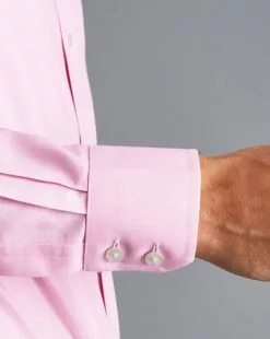 CHARLES TYRWHITT Spread Collar Non-Iron Twill Shirt - Pink -Charles Tyrwhitt Shop FON0540PNK MODEL CUFF