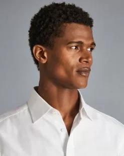 CHARLES TYRWHITT Non-Iron Herringbone Shirt - Wh -Charles Tyrwhitt Shop FON0676WHT MODEL DETAIL
