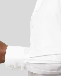 CHARLES TYRWHITT Spread Collar Non-Iron Herringbone Shirt - Wh -Charles Tyrwhitt Shop FON0677WHT MODEL CUFF
