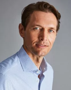 CHARLES TYRWHITT Spread Collar Non-Iron Bengal Stripe Shirt - Sky -Charles Tyrwhitt Shop FON0715SKY MODEL DETAIL