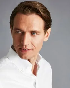 CHARLES TYRWHITT Button-Down Non-Iron Twill Shirt - Wh -Charles Tyrwhitt Shop FON0717WHT MODEL DETAIL