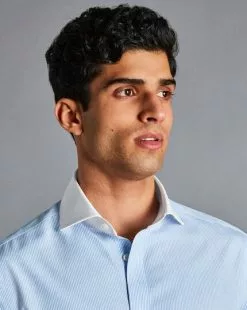 CHARLES TYRWHITT Spread Collar Non-Iron Bengal Stripe Winchester Shirt - Sky B -Charles Tyrwhitt Shop FON2375SKY MODEL DETAIL