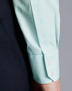 CHARLES TYRWHITT Spread Collar Non-Iron Mini Gingham Check Shirt - Aqua Green -Charles Tyrwhitt Shop FON2399AQA MODEL CUFF