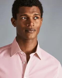 CHARLES TYRWHITT Spread Collar Non-Iron Poplin Shirt - Pink -Charles Tyrwhitt Shop FON2445PNK MODEL DETAIL