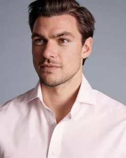 CHARLES TYRWHITT Spread Collar Non-Iron Poplin Shirt - Light Pink -Charles Tyrwhitt Shop FON2455LPK MODEL DETAIL