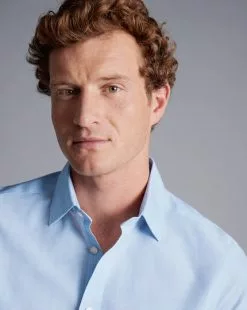 CHARLES TYRWHITT Non-Iron Prince Of Wales Check Shirt - Light B -Charles Tyrwhitt Shop FON2460LBU MODEL DETAIL