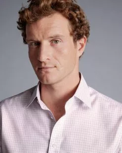 CHARLES TYRWHITT Non-Iron Twill Double Check Shirt - Light Pink -Charles Tyrwhitt Shop FON2474LPK MODEL DETAIL