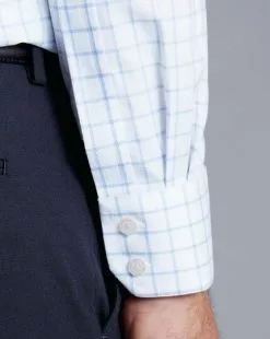 CHARLES TYRWHITT Spread Collar Non-Iron Henley Weave Shirt - Cornflower B -Charles Tyrwhitt Shop FON2482CFW MODEL CUFF