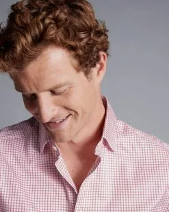 CHARLES TYRWHITT Semi-Spread Collar Egyptian Cotton Twill Fine Check Shirt - Dark Pink 10 CHARLES TYRWHITT Semi-Spread Collar Egyptian Cotton Twill Fine Check Shirt - Dark Pink -Charles Tyrwhitt Shop FOR2329DPK MODEL DETAIL