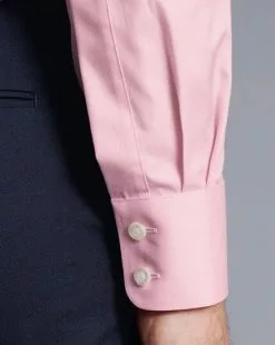 CHARLES TYRWHITT Semi-Spread Collar Egyptian Cotton Berkshire Weave Shirt - Pink 14 CHARLES TYRWHITT Semi-Spread Collar Egyptian Cotton Berkshire Weave Shirt - Pink -Charles Tyrwhitt Shop FOR2339PNK MODEL CUFF