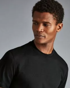 CHARLES TYRWHITT Cotton Tyrwhitt T-Shirt - Black -Charles Tyrwhitt Shop JET0006BLK MODEL DETAIL