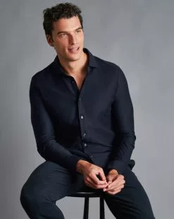 CHARLES TYRWHITT Twill Jersey Shirt - Dark Navy -Charles Tyrwhitt Shop JEX0030DNY MODEL SEATED